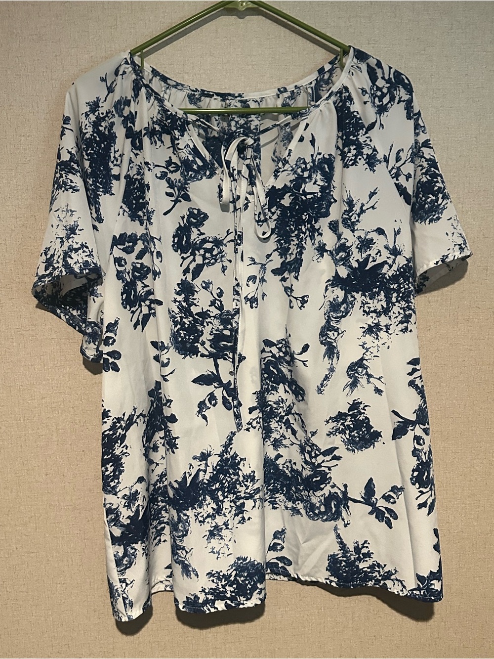 SHEIN 2XL  White Short-Sleeve Tie-Neck Blouse with Navy Floral Print